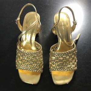 Gold Zara heals